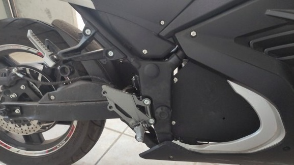 For KAWASAKI Z250 Z300 NINJA 250 300 Right Footrest Footpeg Pedal Mount Bracket