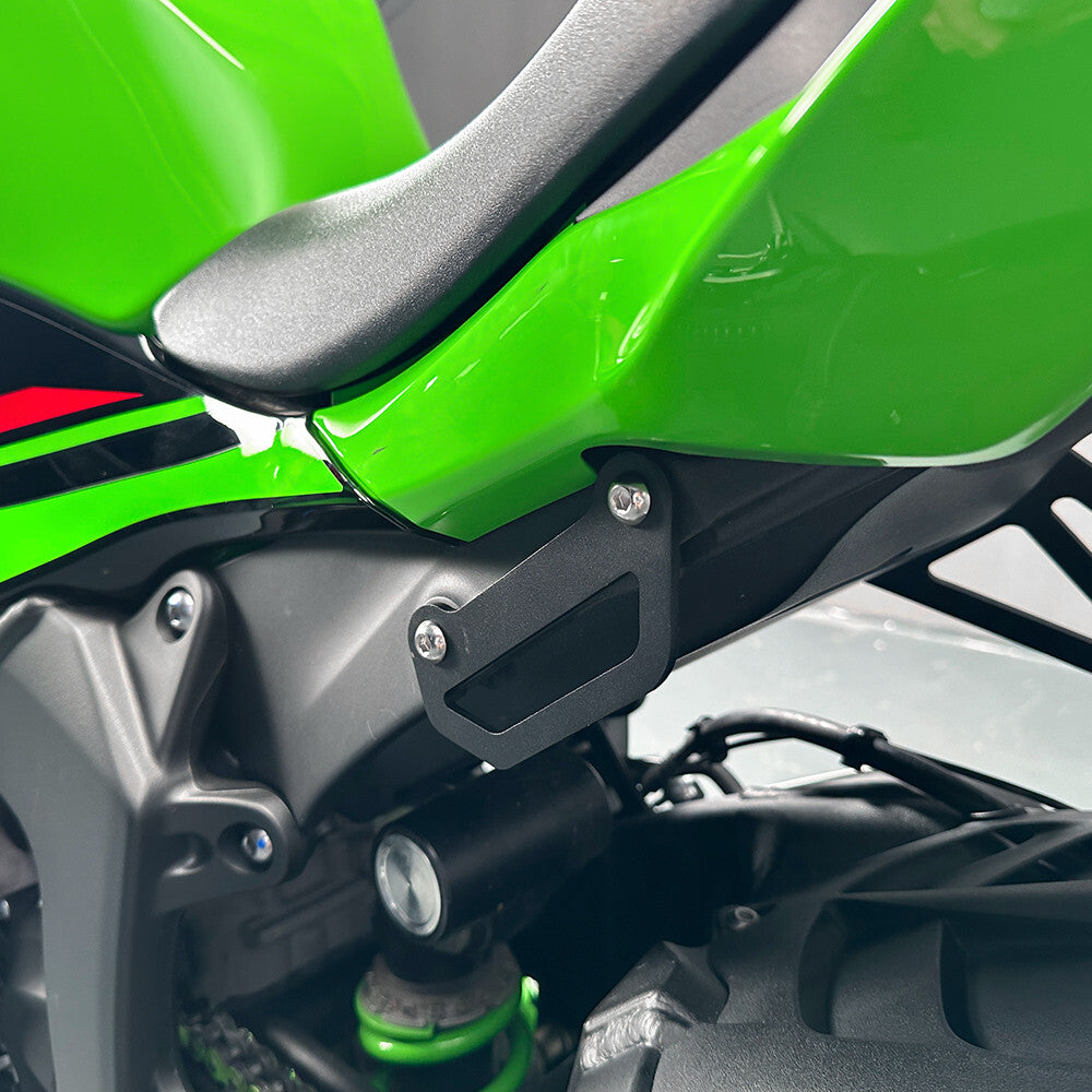 Rear Footrest Blanking Plates Footpeg Exhaust Bracket For KAWASAKI NINJA ZX-6R+
