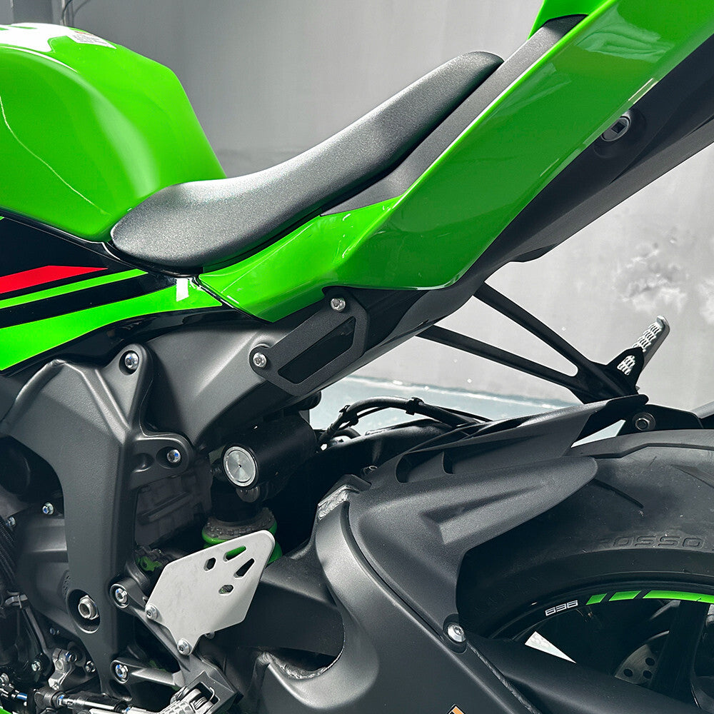 Rear Footrest Blanking Plates Footpeg Exhaust Bracket For KAWASAKI NINJA ZX-6R+