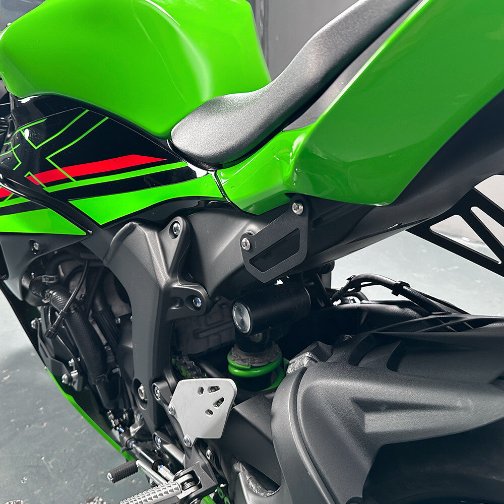 Rear Footrest Blanking Plates Footpeg Exhaust Bracket For KAWASAKI NINJA ZX-6R+